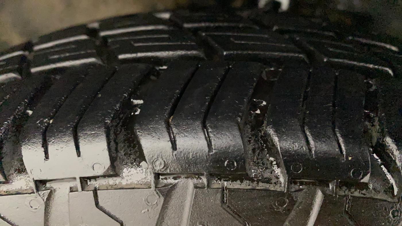 2013 Maruti Wagon R 1.0 LXI CNG, CNG, Manual, 79,953 km, Left Front Tyre Tread