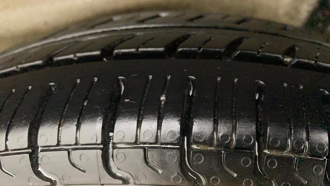 2013 Maruti Wagon R 1.0 LXI CNG, CNG, Manual, 79,953 km, Left Rear Tyre Tread