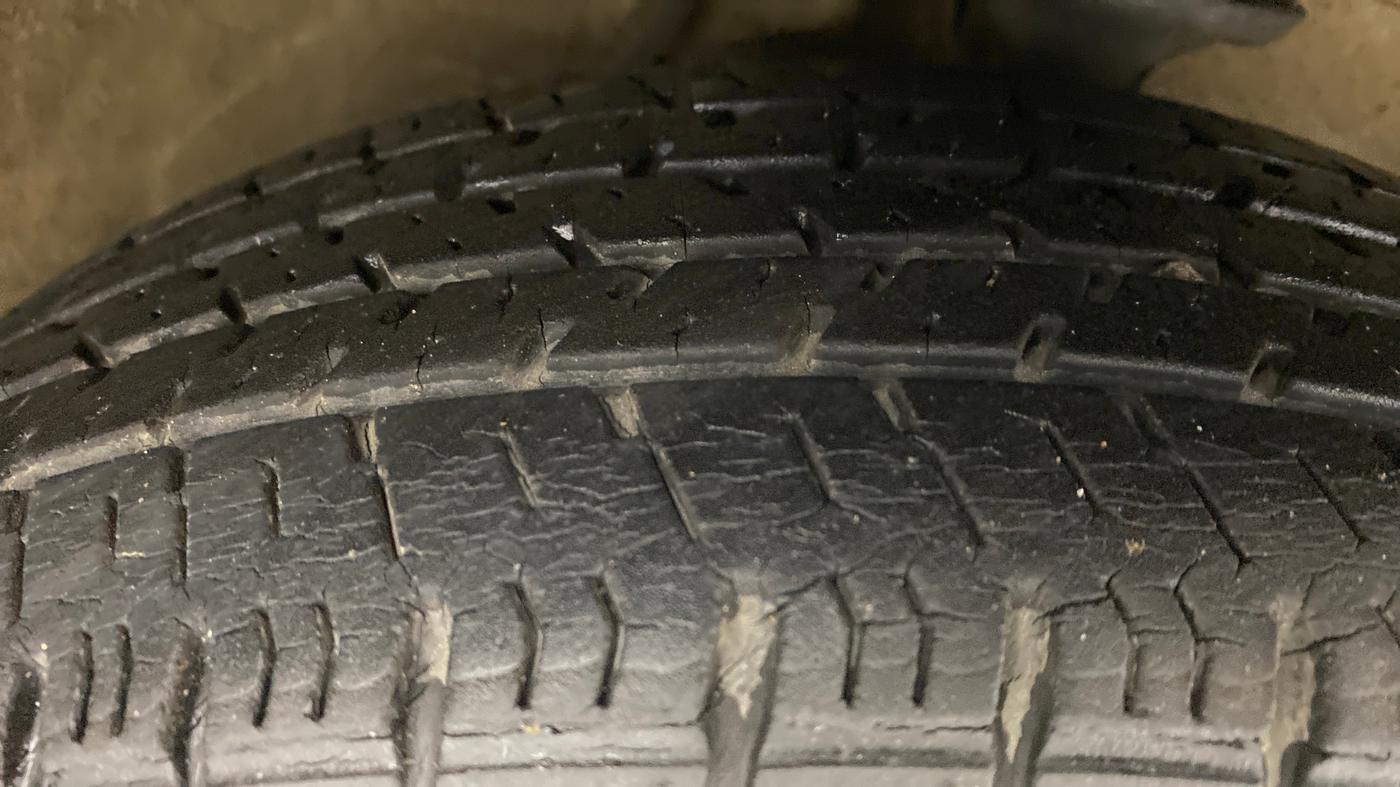 2014 Maruti Alto K10 VXI P, Petrol, Manual, 28,647 km, Right Front Tyre Tread