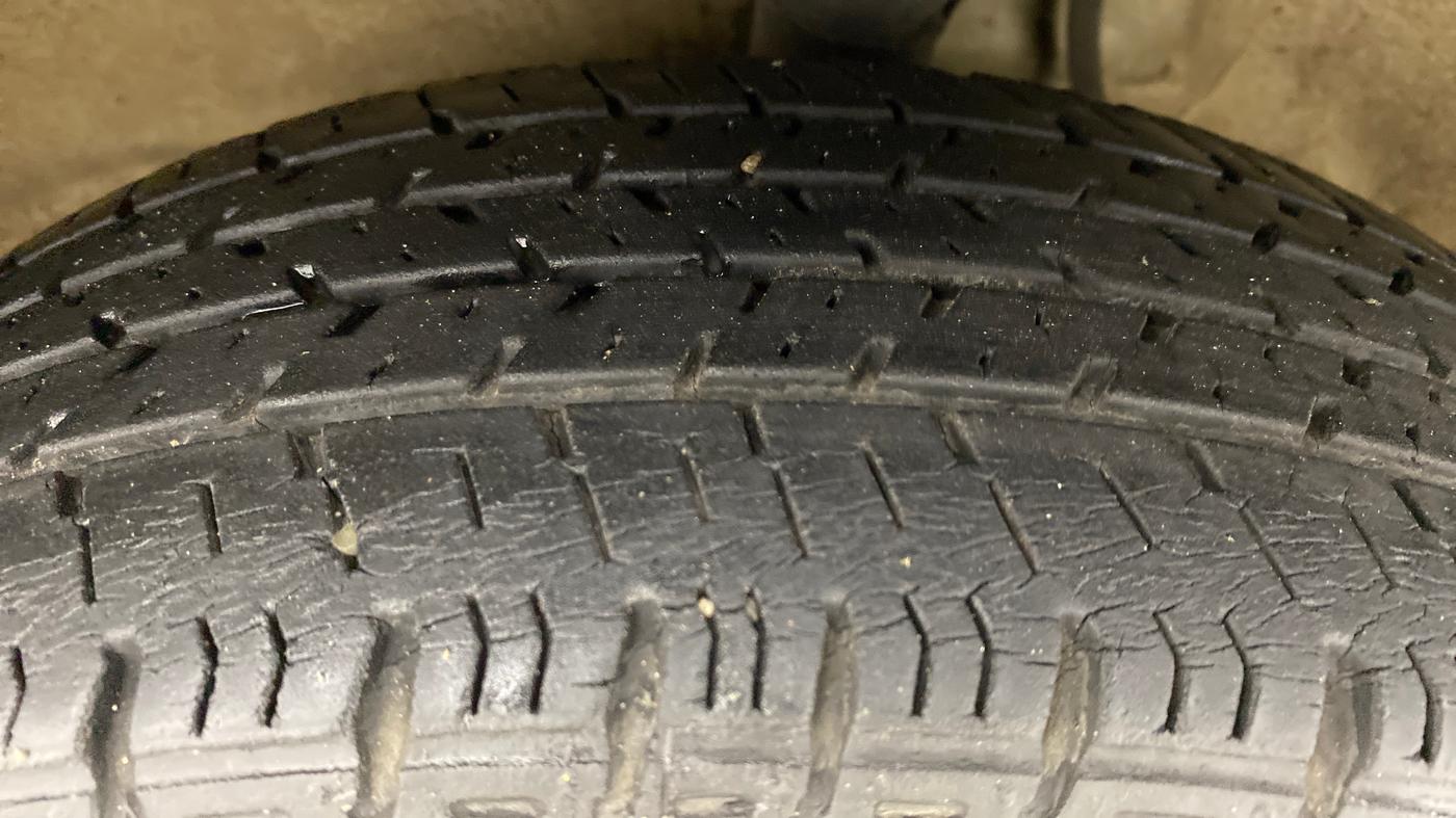 2014 Maruti Alto K10 VXI P, Petrol, Manual, 28,647 km, Left Front Tyre Tread