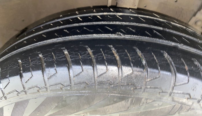2013 Maruti Swift Dzire VXI, Petrol, Manual, 98,594 km, Right Front Tyre Tread