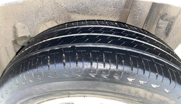 2013 Maruti Swift Dzire VXI, Petrol, Manual, 98,594 km, Left Rear Tyre Tread