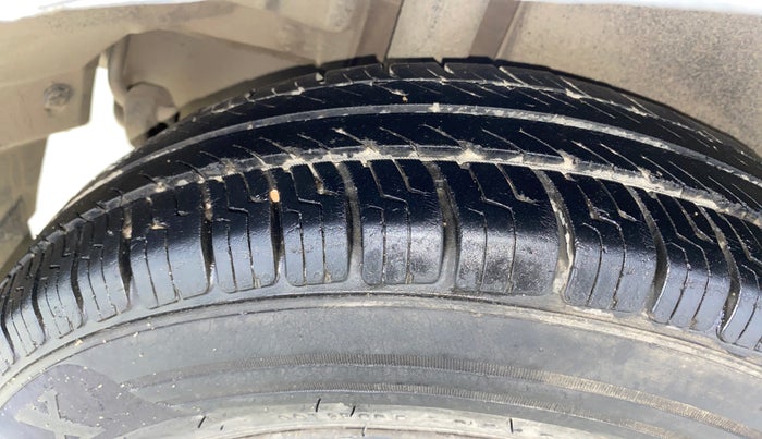 2013 Maruti Swift Dzire VXI, Petrol, Manual, 98,594 km, Right Rear Tyre Tread