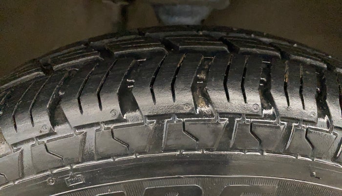 2017 Maruti Alto 800 LXI, Petrol, Manual, 17,341 km, Right Front Tyre Tread