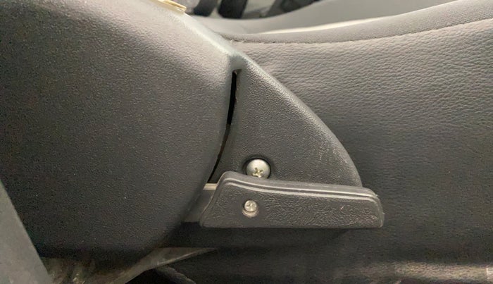 2017 Maruti Alto 800 LXI, Petrol, Manual, 17,341 km, Driver Side Adjustment Panel