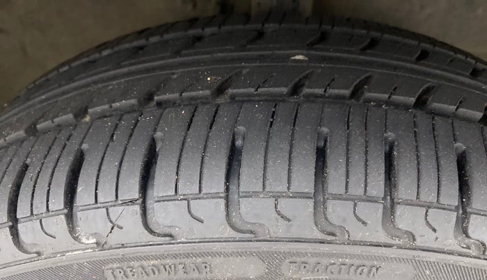 2014 Maruti Wagon R 1.0 VXI, Petrol, Manual, 50,197 km, Right Front Tyre Tread