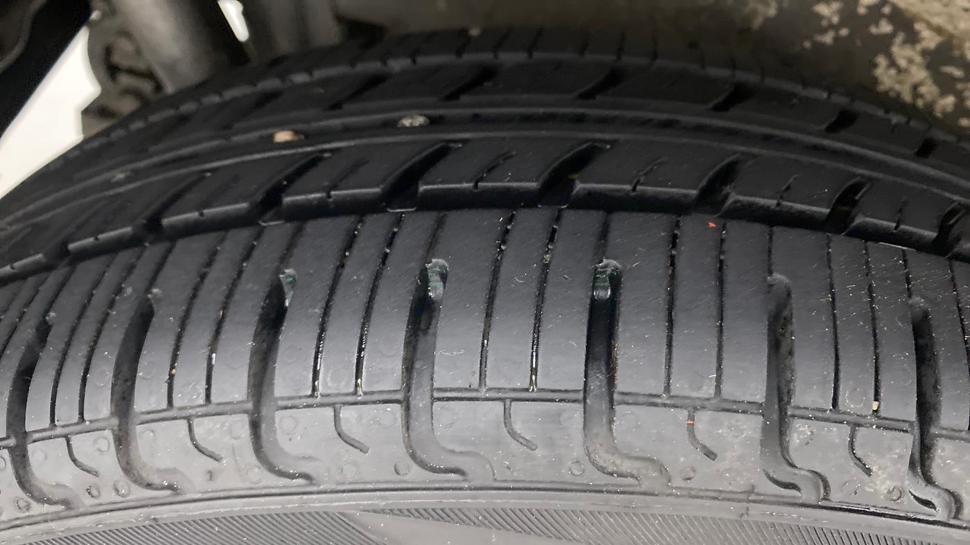 2014 Maruti Wagon R 1.0 VXI, Petrol, Manual, 50,197 km, Right Rear Tyre Tread