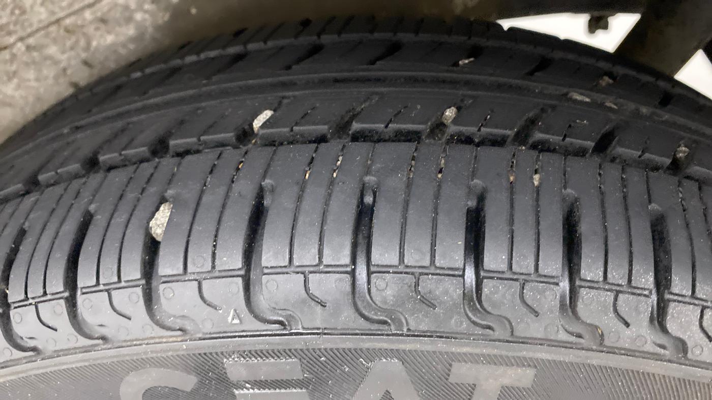 2014 Maruti Wagon R 1.0 VXI, Petrol, Manual, 50,197 km, Left Rear Tyre Tread