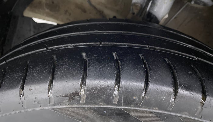 2018 Maruti Ertiga VDI SHVS, Diesel, Manual, 88,509 km, Left Front Tyre Tread