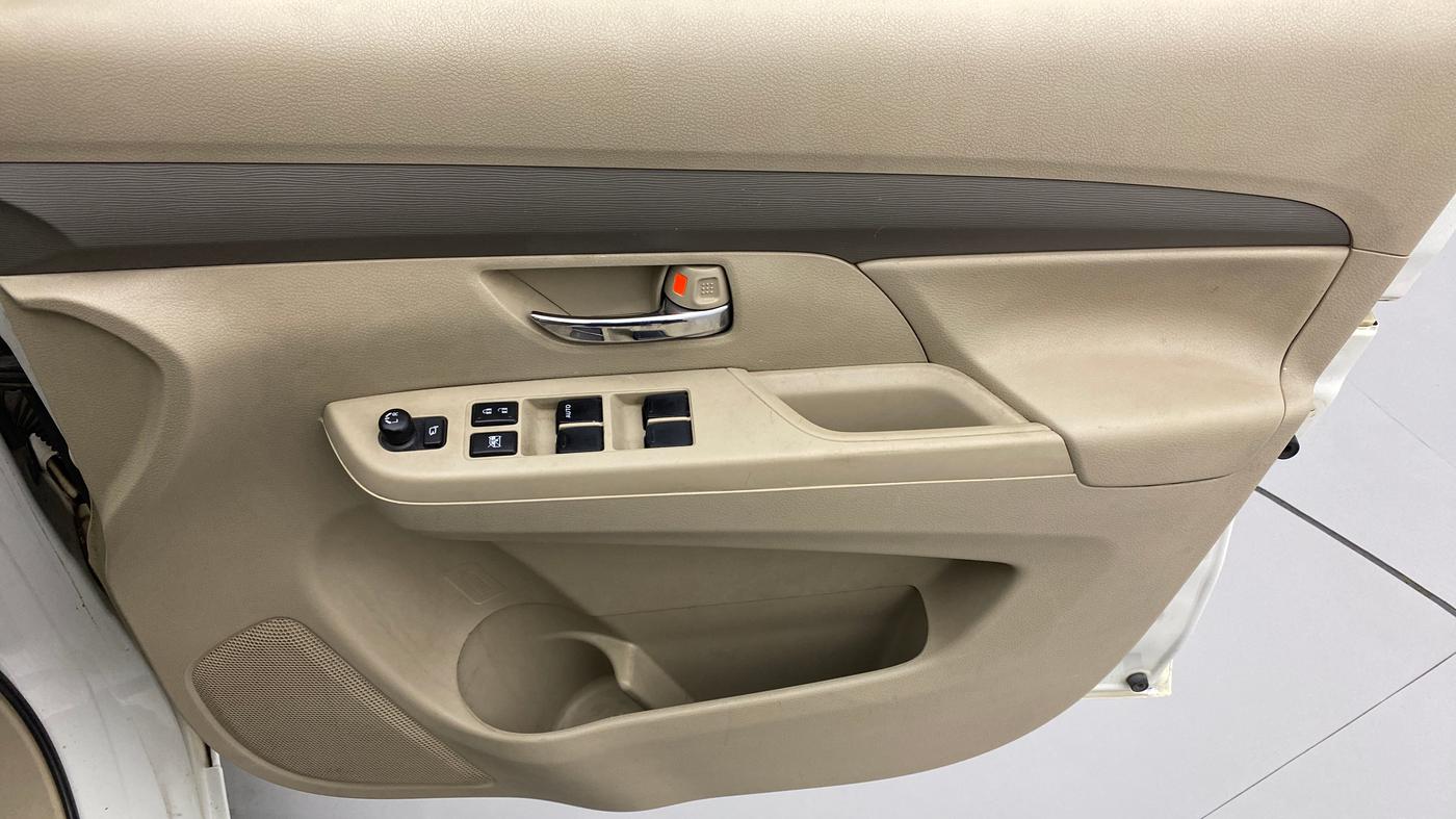 2018 Maruti Ertiga VDI SHVS, Diesel, Manual, 88,509 km, Driver Side Door Panels Control