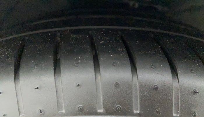 2013 Mercedes Benz E Class E 250 CDI AVANTGARDE, Diesel, Automatic, 1 km, Left Front Tyre Tread