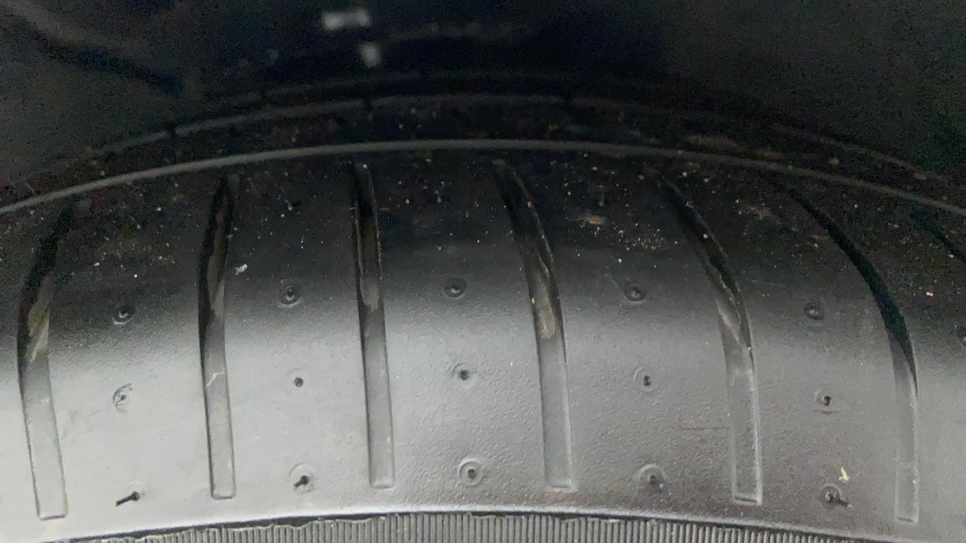 2013 Mercedes Benz E Class E 250 CDI AVANTGARDE, Diesel, Automatic, 1 km, Right Front Tyre Tread