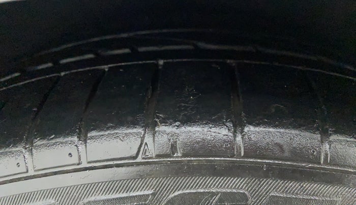 2013 Mercedes Benz E Class E 250 CDI AVANTGARDE, Diesel, Automatic, 1 km, Left Rear Tyre Tread
