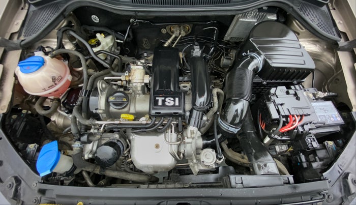 2016 Volkswagen Vento HIGHLINE PETROL AT, Petrol, Automatic, 35,564 km, Engine Bonet View