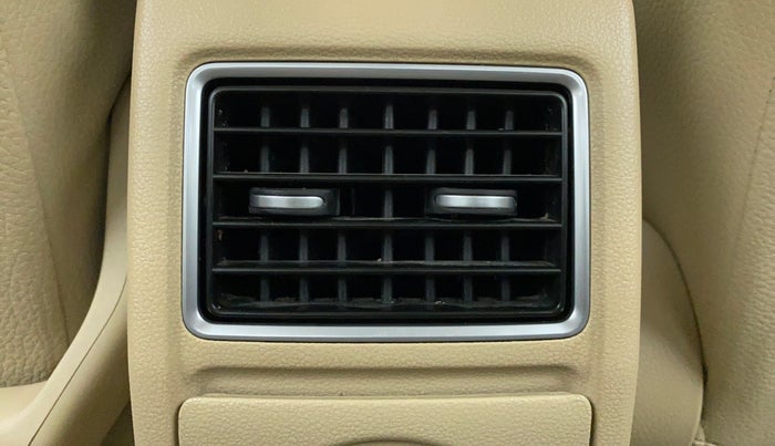 2016 Volkswagen Vento HIGHLINE PETROL AT, Petrol, Automatic, 35,564 km, Rear Ac