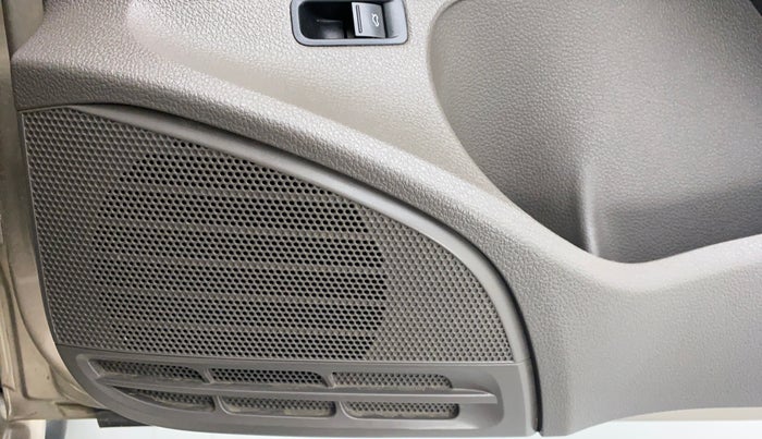 2016 Volkswagen Vento HIGHLINE PETROL AT, Petrol, Automatic, 35,564 km, Speakers