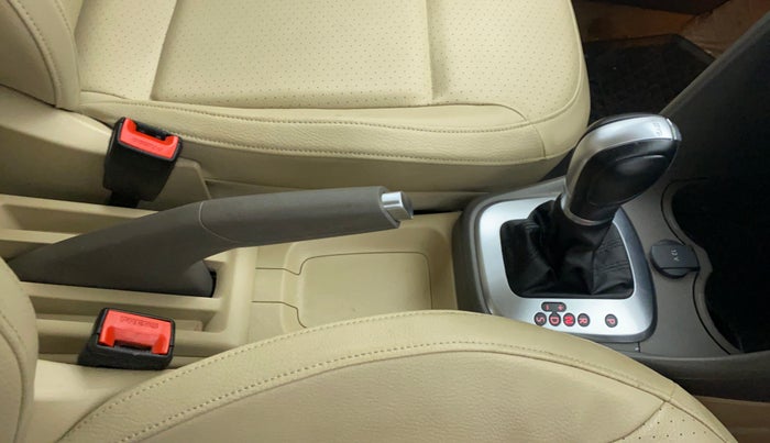 2016 Volkswagen Vento HIGHLINE PETROL AT, Petrol, Automatic, 35,564 km, Gear Lever