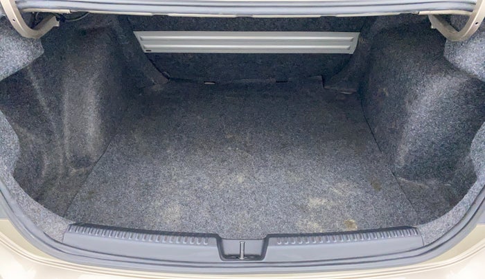 2016 Volkswagen Vento HIGHLINE PETROL AT, Petrol, Automatic, 35,564 km, Boot Inside View