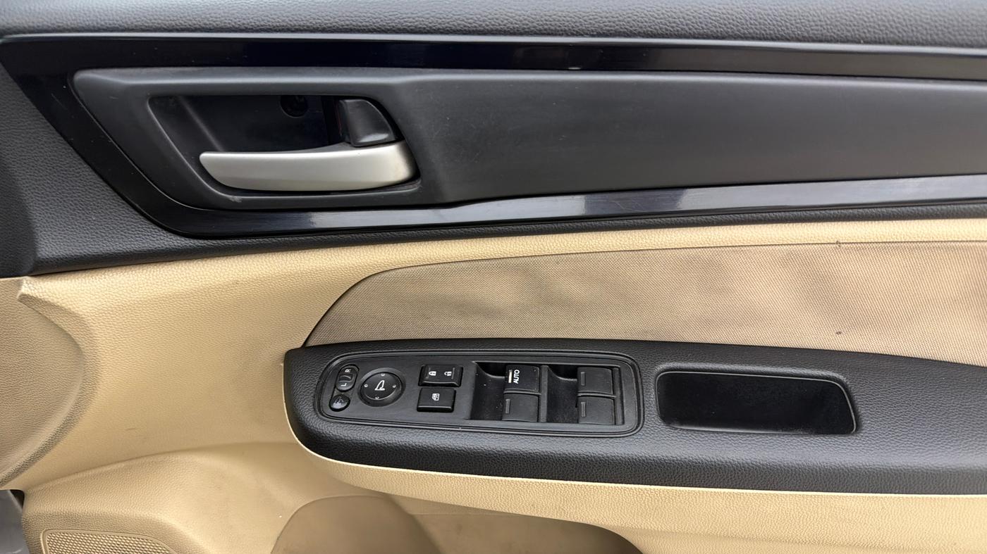 2018 Honda Amaze 1.2L I-VTEC S, Petrol, Manual, 62,254 km, Driver Side Door Panels Control