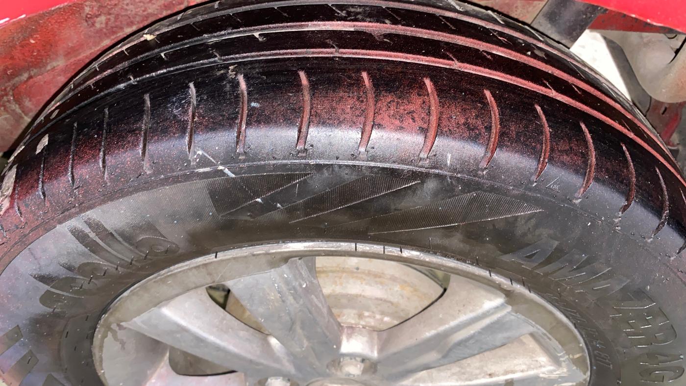 2014 Maruti Wagon R Stingray VXI, CNG, Manual, 96,154 km, Left Rear Tyre Tread