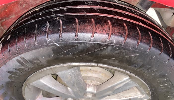 2014 Maruti Wagon R Stingray VXI, CNG, Manual, 96,154 km, Left Rear Tyre Tread