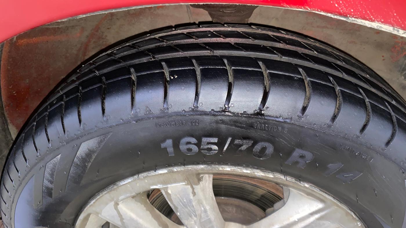 2014 Maruti Wagon R Stingray VXI, CNG, Manual, 96,154 km, Right Front Tyre Tread