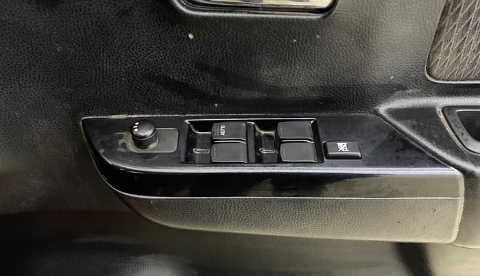 2014 Maruti Wagon R Stingray VXI, CNG, Manual, 96,154 km, Driver Side Door Panels Control