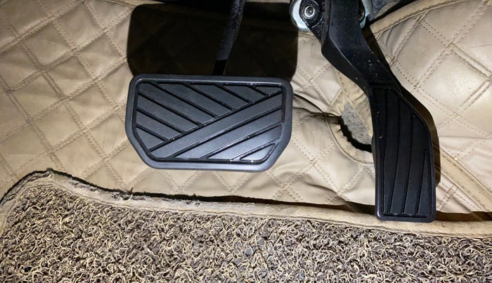 2019 Maruti Ciaz ALPHA  AT 1.5 SHVS PETROL, Petrol, Automatic, 44,903 km, Pedals