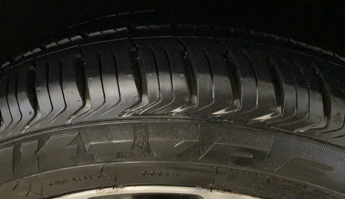 2019 Maruti Ciaz ALPHA  AT 1.5 SHVS PETROL, Petrol, Automatic, 44,903 km, Right Front Tyre Tread