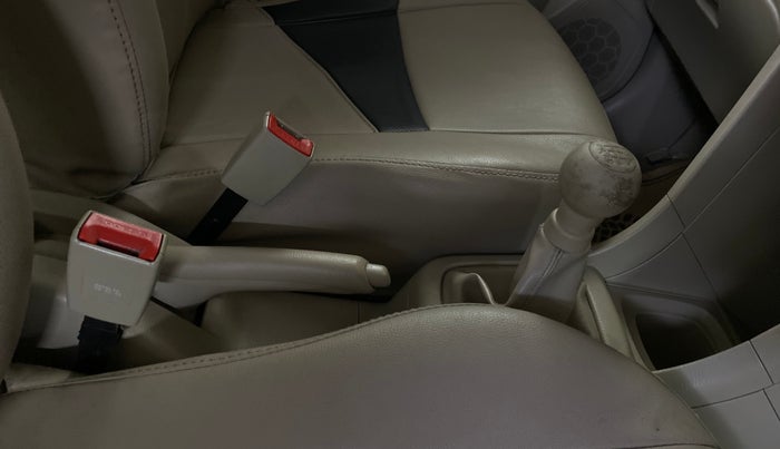 2015 Maruti Swift Dzire LXI (O), Petrol, Manual, 69,940 km, Gear Lever
