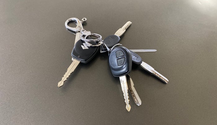 2015 Maruti Swift Dzire LXI (O), Petrol, Manual, 69,940 km, Key Close Up