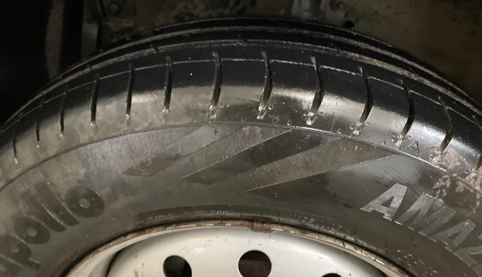 2015 Maruti Swift Dzire LXI (O), Petrol, Manual, 69,940 km, Left Front Tyre Tread