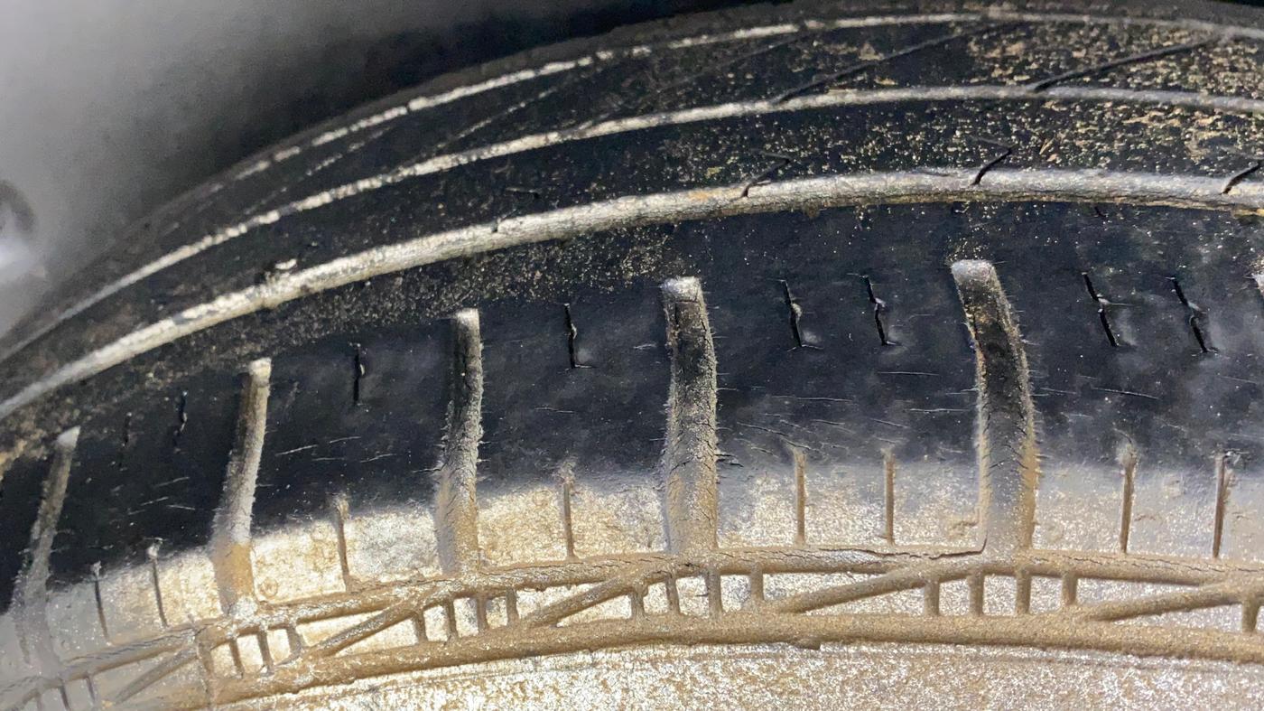 2010 Maruti Swift Dzire VXI, Petrol, Manual, 90,170 km, Left Rear Tyre Tread