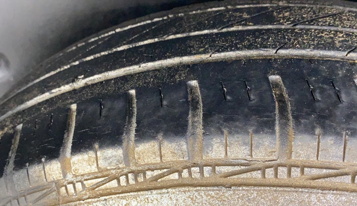 2010 Maruti Swift Dzire VXI, Petrol, Manual, 90,170 km, Left Rear Tyre Tread