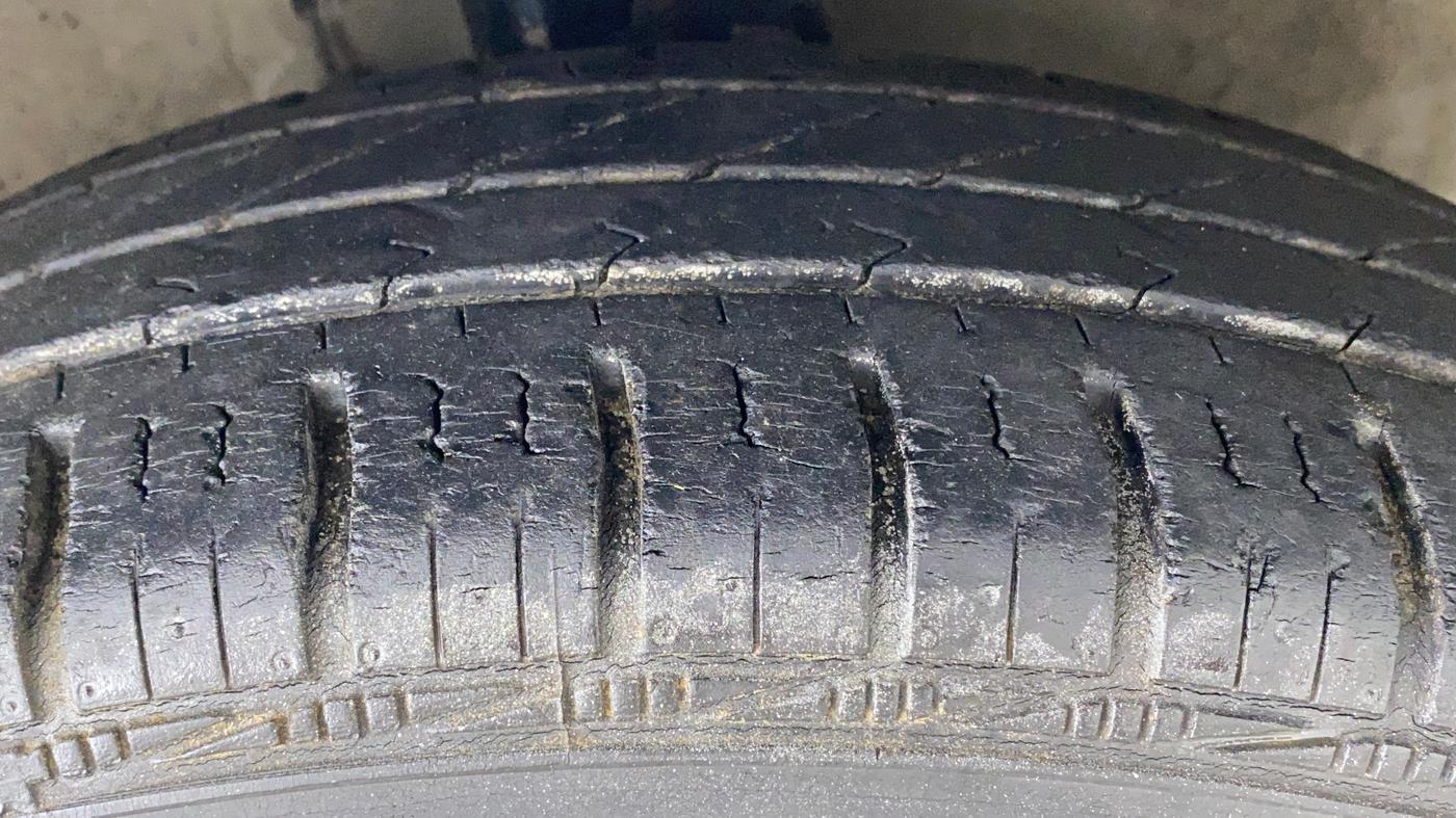 2010 Maruti Swift Dzire VXI, Petrol, Manual, 90,170 km, Right Front Tyre Tread