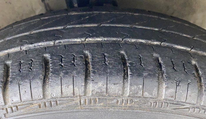 2010 Maruti Swift Dzire VXI, Petrol, Manual, 90,170 km, Right Front Tyre Tread