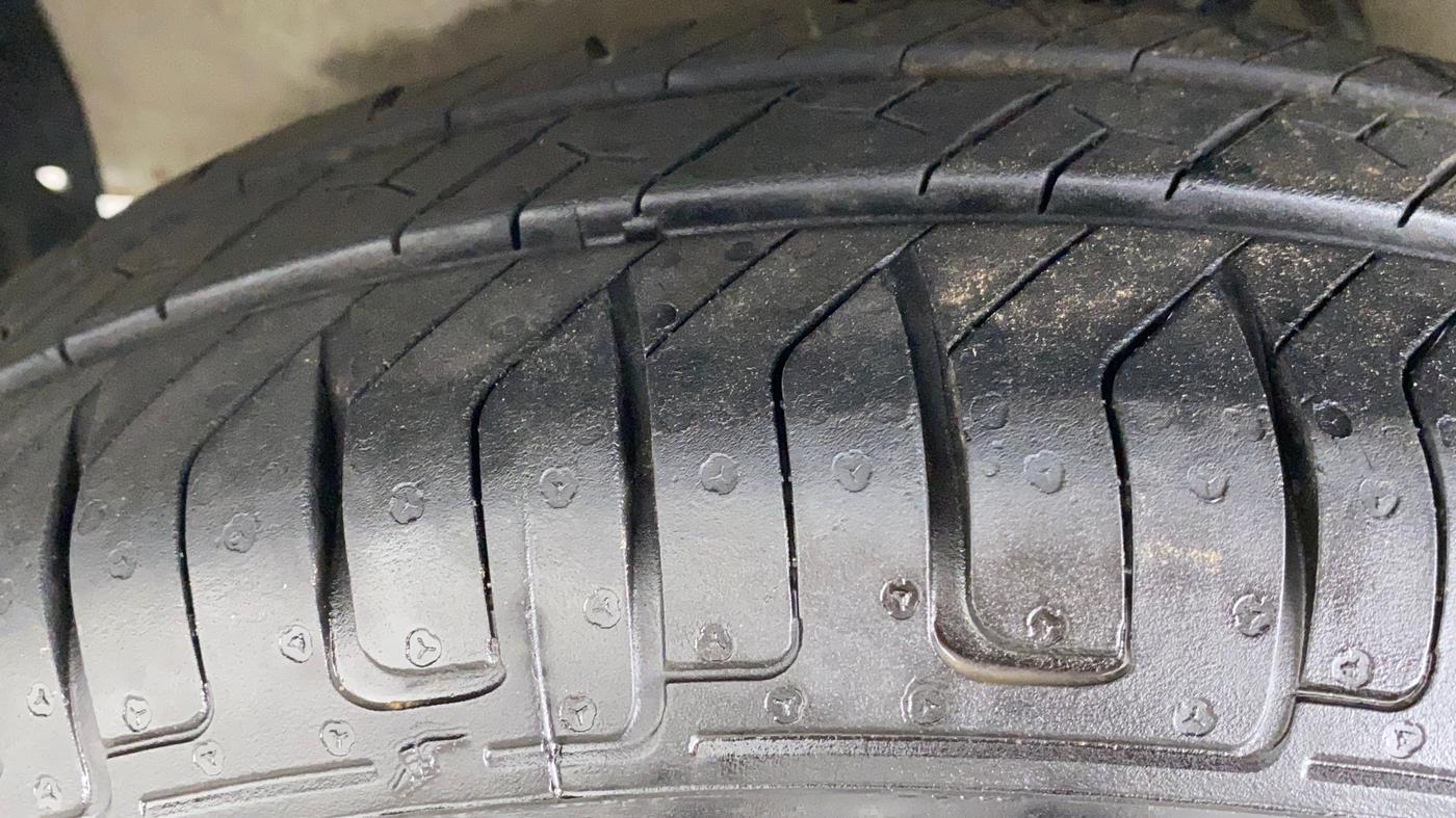 2010 Maruti Swift Dzire VXI, Petrol, Manual, 90,170 km, Left Front Tyre Tread