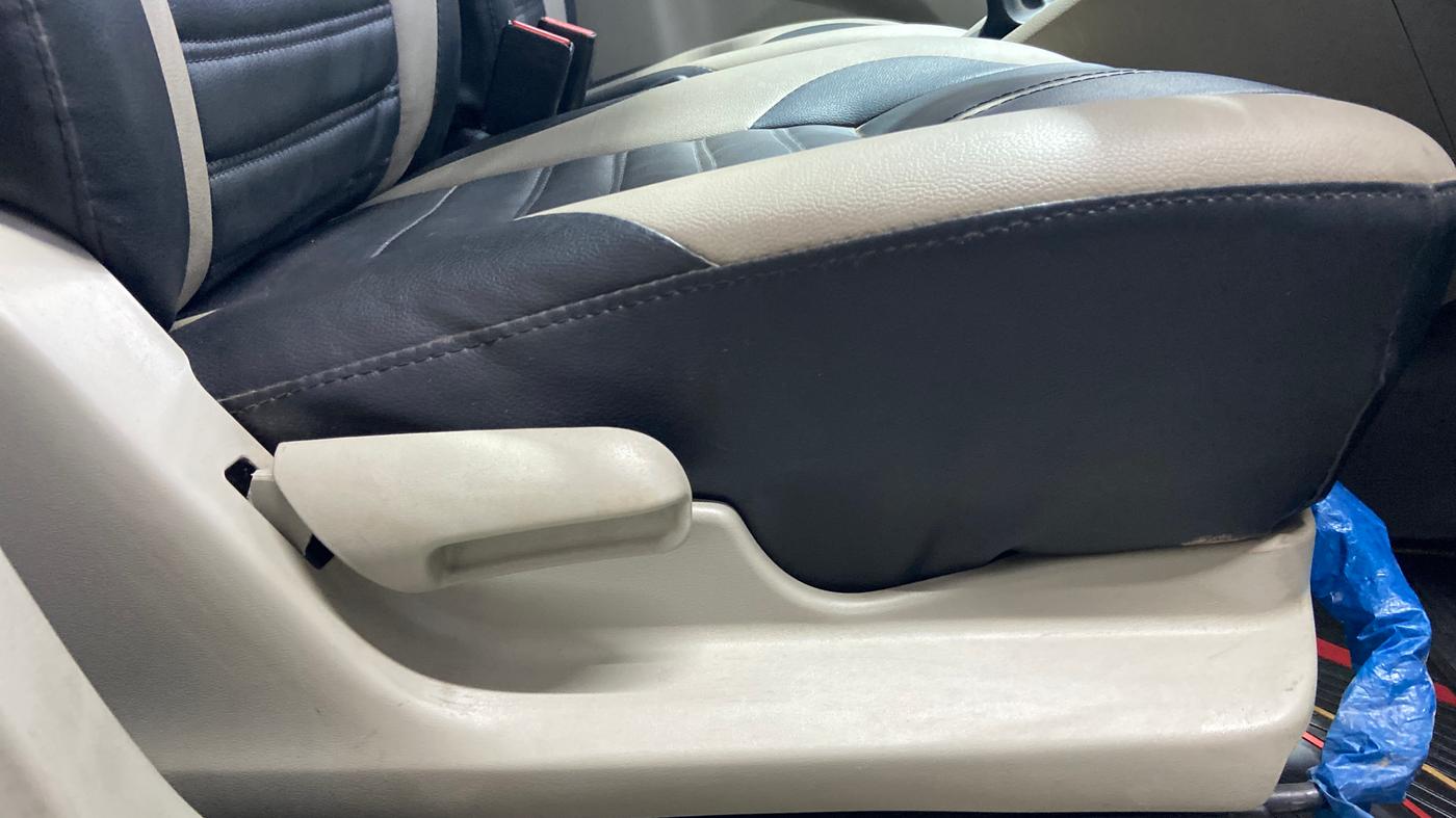 2014 Maruti Celerio VXI, Petrol, Manual, 73,890 km, Driver Side Adjustment Panel