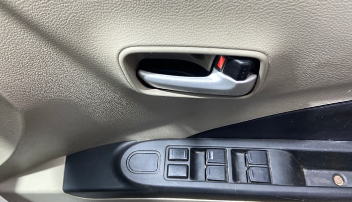 2014 Maruti Celerio VXI, Petrol, Manual, 73,853 km, Driver Side Door Panels Control