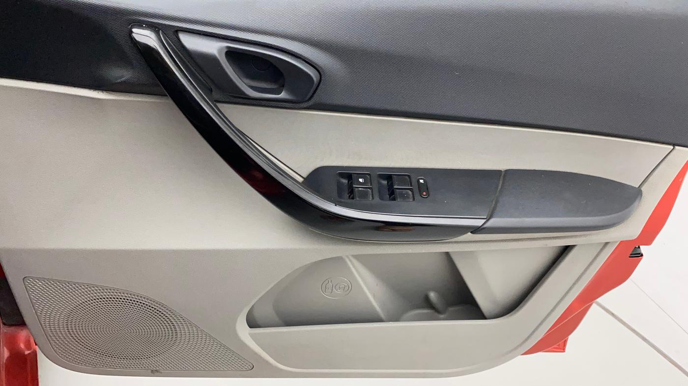 2018 Tata Tiago XT PETROL, Petrol, Manual, 51,123 km, Driver Side Door Panels Control