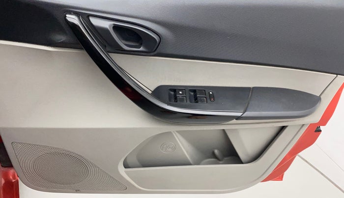 2018 Tata Tiago XT PETROL, Petrol, Manual, 51,123 km, Driver Side Door Panels Control