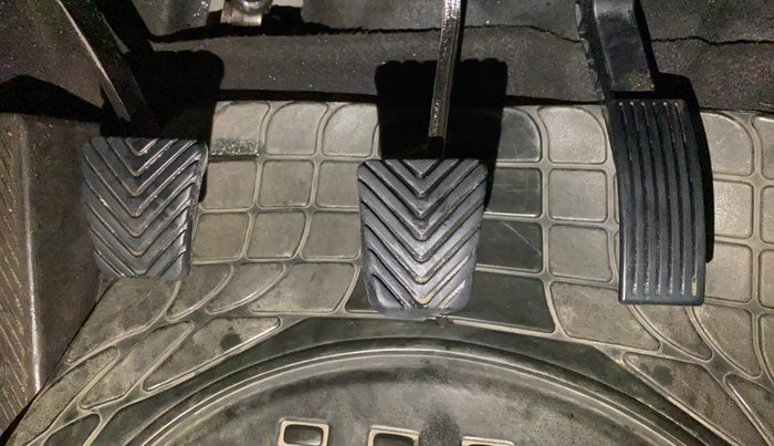 2015 Hyundai Verna FLUIDIC 4S 1.6 VTVT S(O), Petrol, Manual, 42,595 km, Pedals