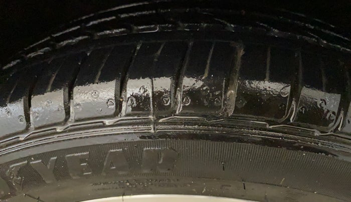 2015 Hyundai Verna FLUIDIC 4S 1.6 VTVT S(O), Petrol, Manual, 42,595 km, Right Front Tyre Tread