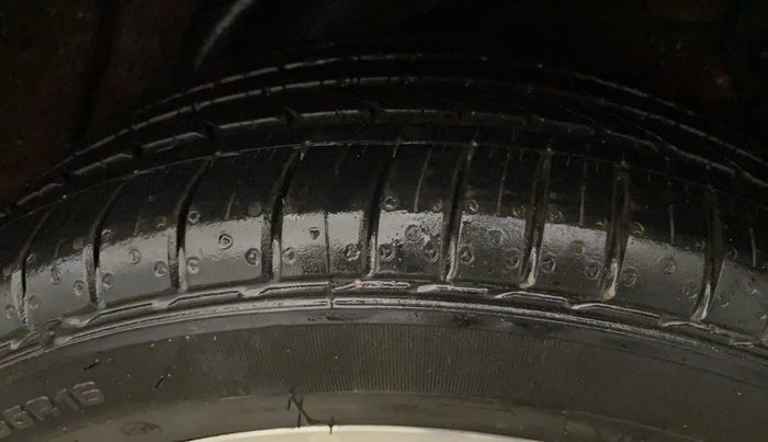 2015 Hyundai Verna FLUIDIC 4S 1.6 VTVT S(O), Petrol, Manual, 42,595 km, Left Rear Tyre Tread