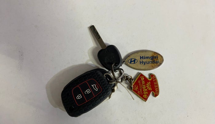 2015 Hyundai Verna FLUIDIC 4S 1.6 VTVT S(O), Petrol, Manual, 42,595 km, Key Close Up