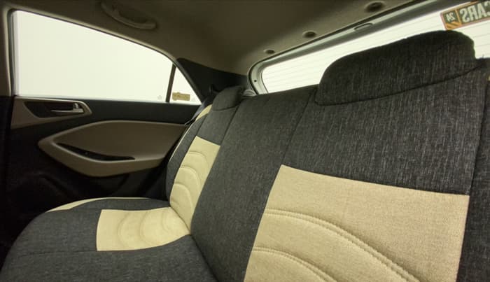 2016 Hyundai Elite i20 SPORTZ 1.2, Petrol, Manual, 30,218 km, Right Side Rear Door Cabin