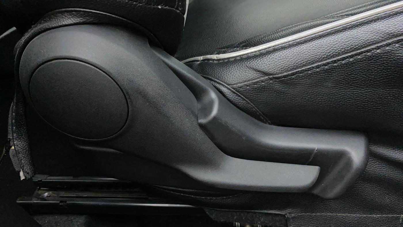2022 Maruti Celerio VXI CNG D, CNG, Manual, 20,908 km, Driver Side Adjustment Panel