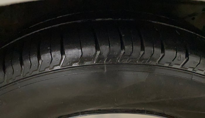 2021 Maruti Ciaz SIGMA 1.5 SHVS MT  PETROL, Petrol, Manual, 85,565 km, Right Front Tyre Tread