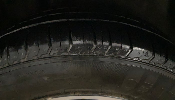 2021 Maruti Ciaz SIGMA 1.5 SHVS MT  PETROL, Petrol, Manual, 85,565 km, Right Rear Tyre Tread