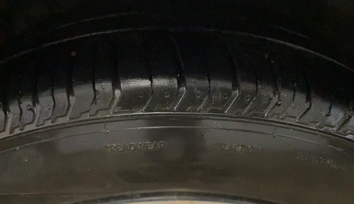 2021 Maruti Ciaz SIGMA 1.5 SHVS MT  PETROL, Petrol, Manual, 85,565 km, Left Front Tyre Tread